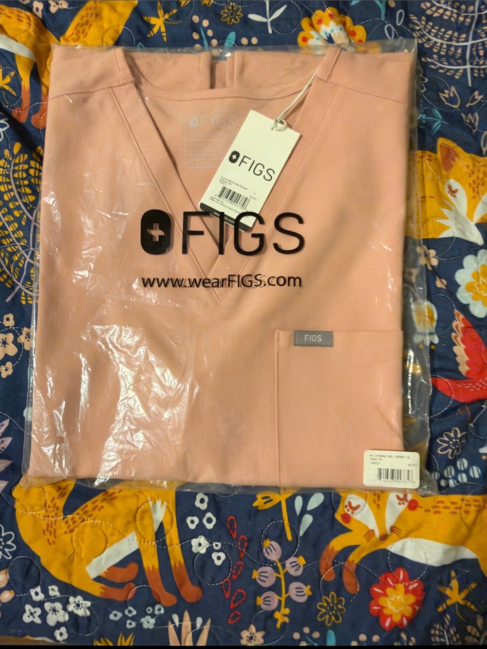 FIGS women's Pink Sand Catarina - One-Pocket Scrub Top - M / Pink Sand